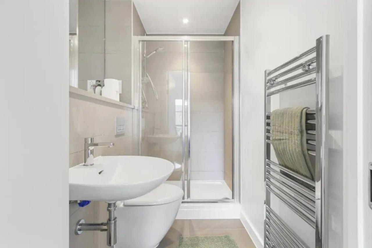 Centrally Located - Modern - 2Bed - 2Bath Apartment Londres Exterior foto